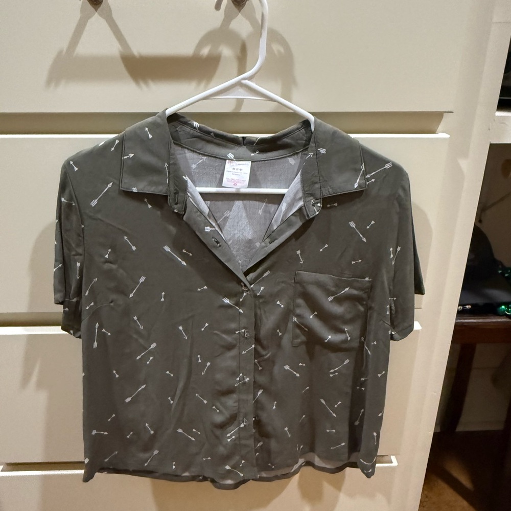 No Boundaries Gray and Green Crop Top with Lightweight Fabric